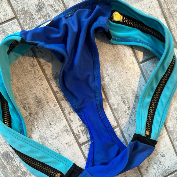 Beach Bunny Bikini - L - Picture 4 of 8